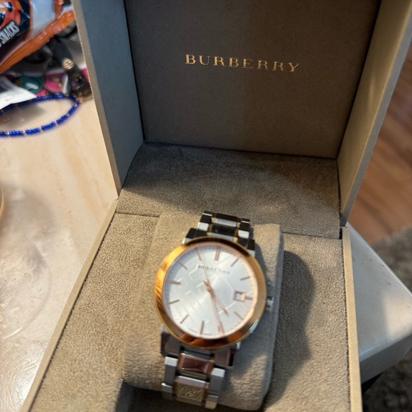Burberry watch - Picture 3 of 4
